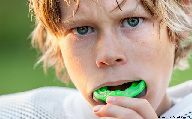 Damit Zähne und Kiefer gut geschützt sind, muss ein Sport-Gebissschutz hohe Anforderungen erfüllen.